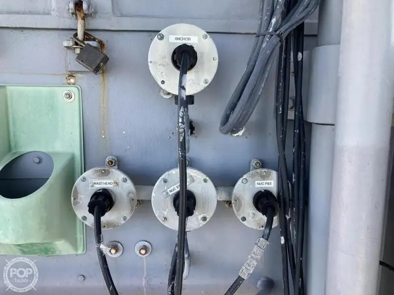 Kapal pendarat, tank untuk dijual
