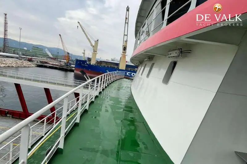 Kapal feri untuk dijual