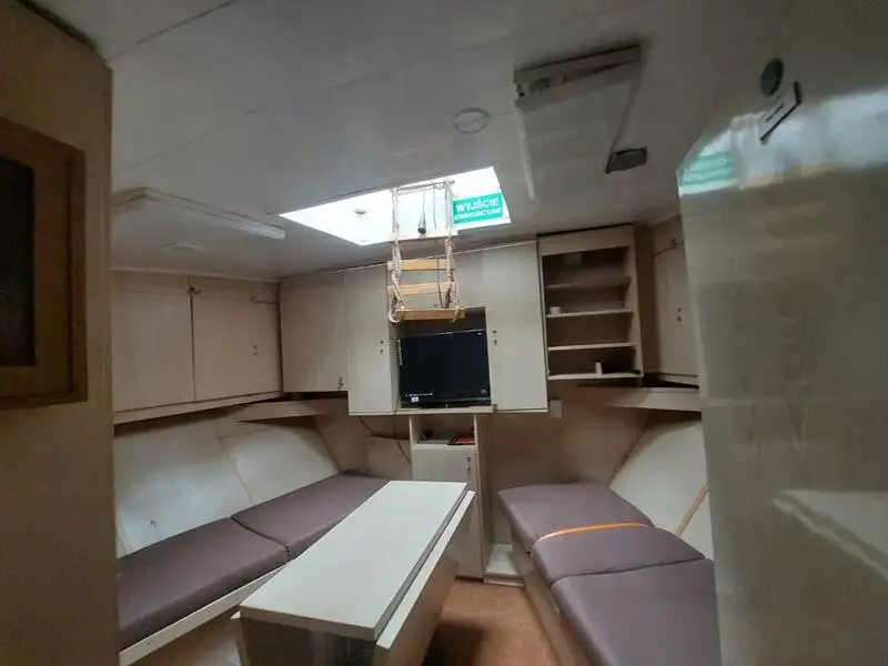 Kapal survei untuk dijual