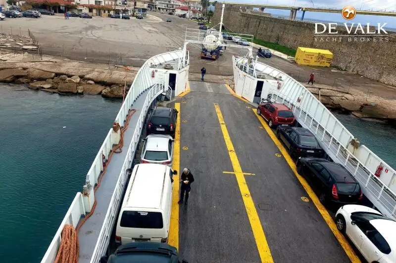 Kapal feri untuk dijual