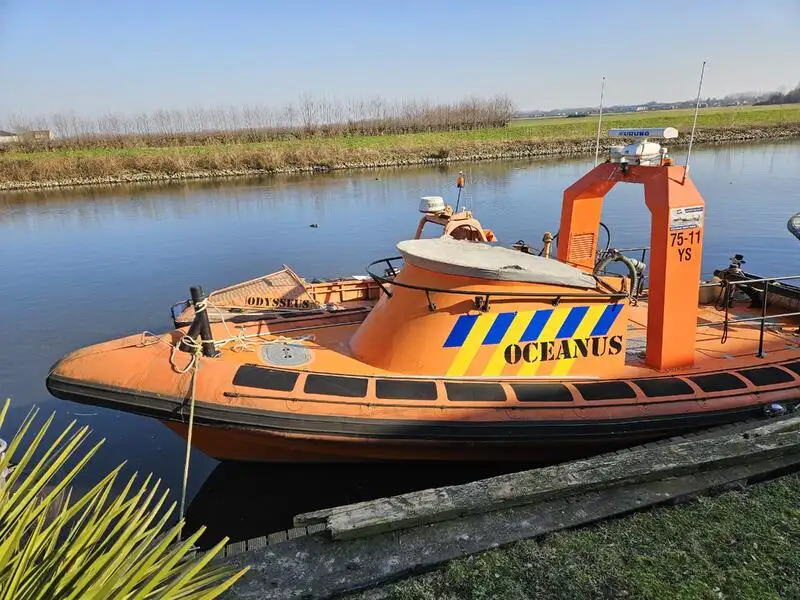 Perahu karet kaku untuk dijual