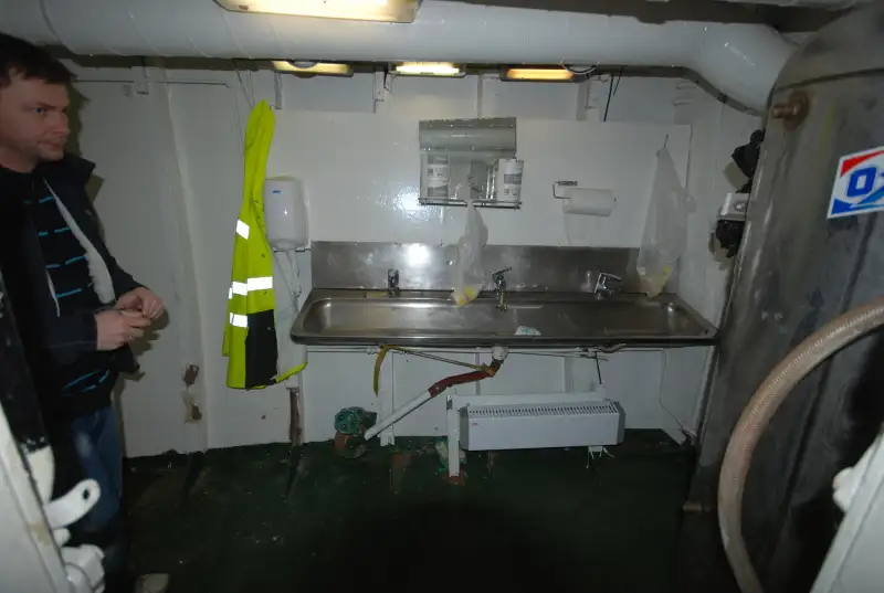 Kapal pendarat, tank untuk dijual