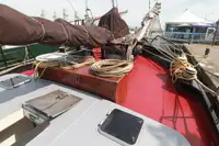 Hotel terapung untuk dijual