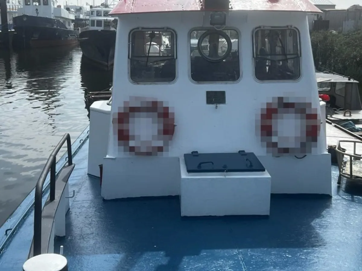 Kapal patroli untuk dijual