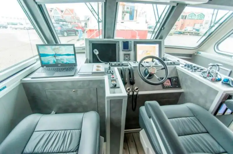 Kapal survei untuk dijual