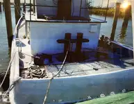 Kapal pasokan dijual