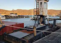 Kapal penarik dijual