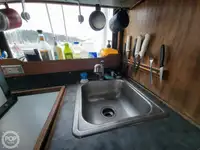 Sekoci penyelamat untuk dijual