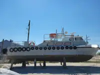 Kapal kru untuk dijual