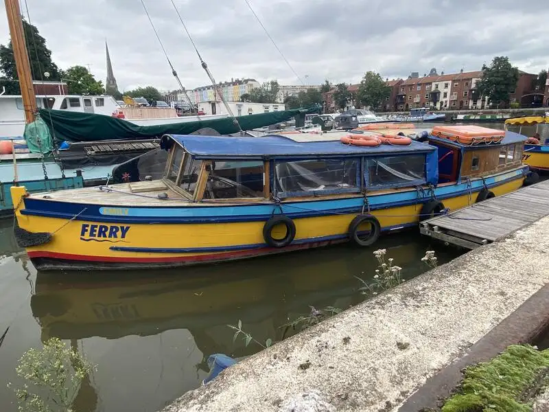 Kapal feri untuk dijual