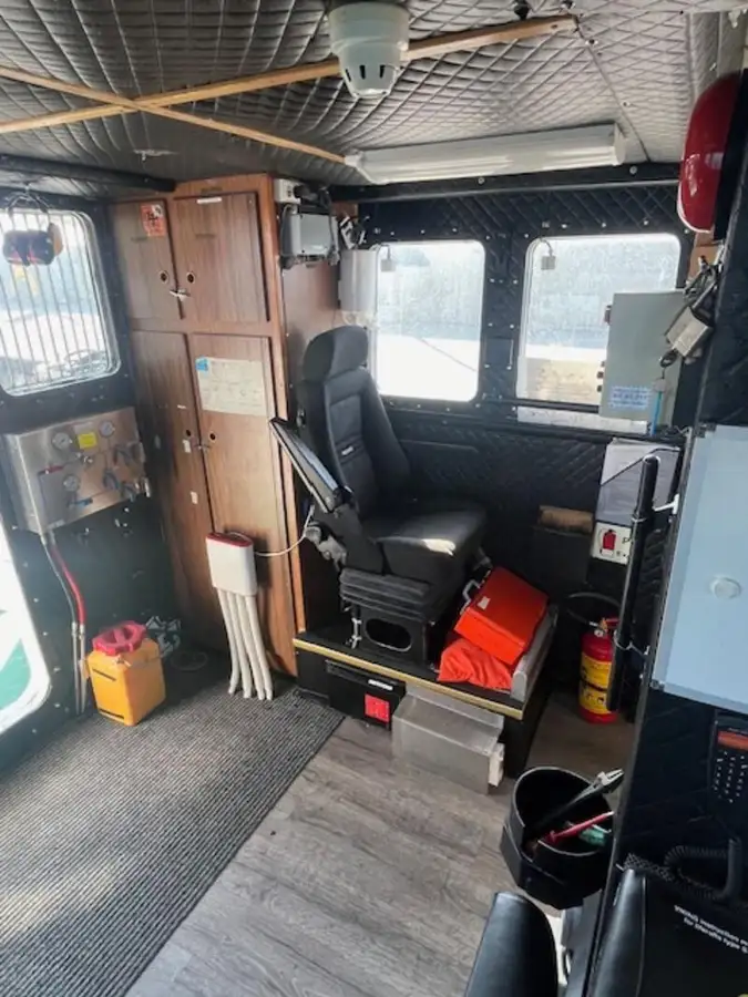 Kapal patroli untuk dijual