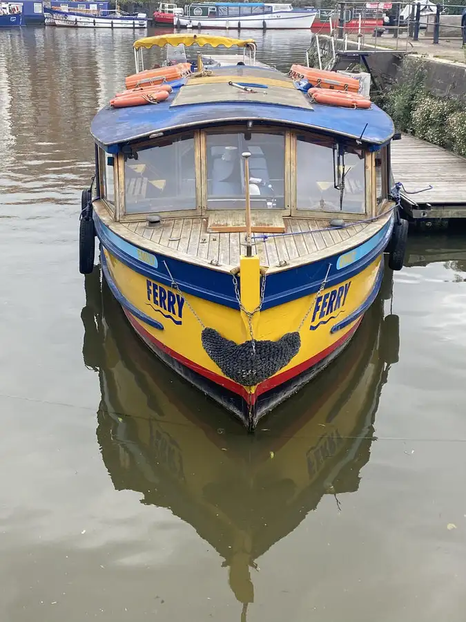 Kapal feri untuk dijual