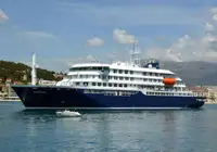 Kapal pesiar dijual