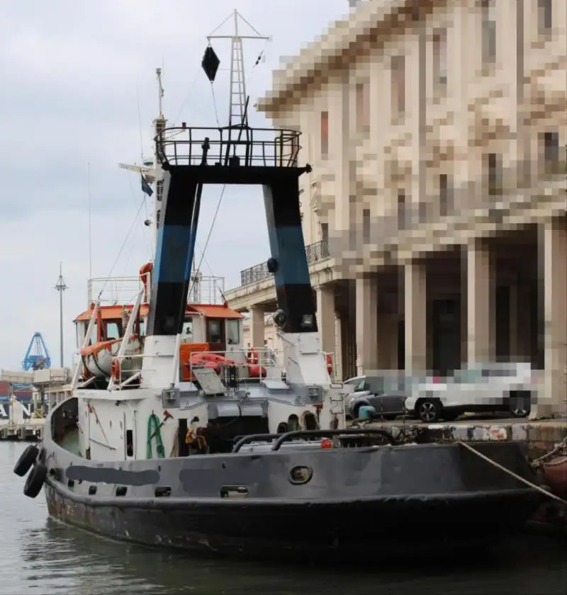 Kapal tunda untuk dijual