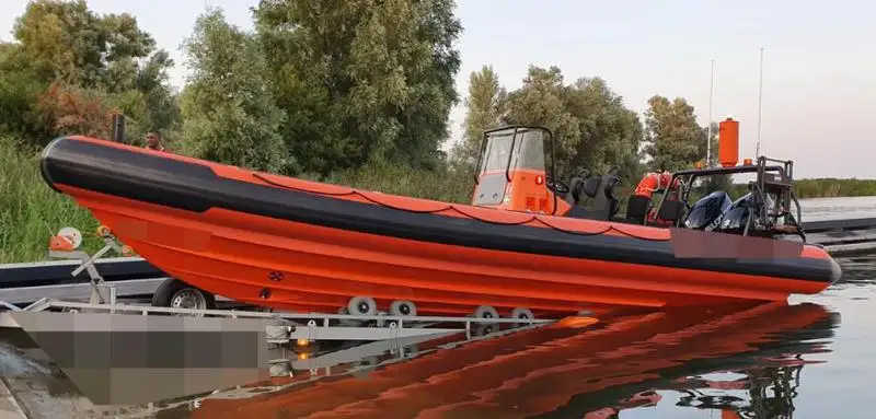 Perahu karet kaku untuk dijual