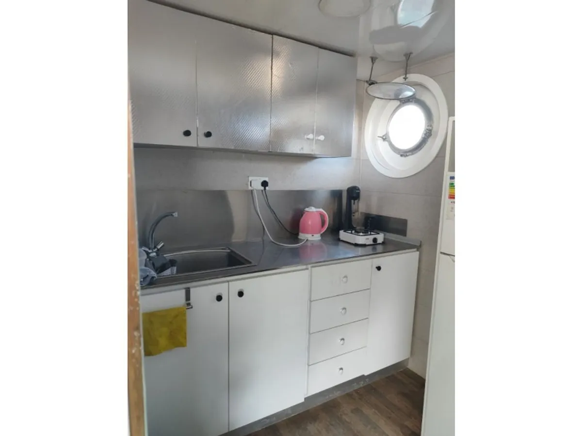 Kapal kontainer untuk dijual