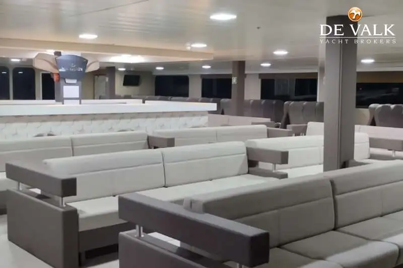 Kapal feri untuk dijual