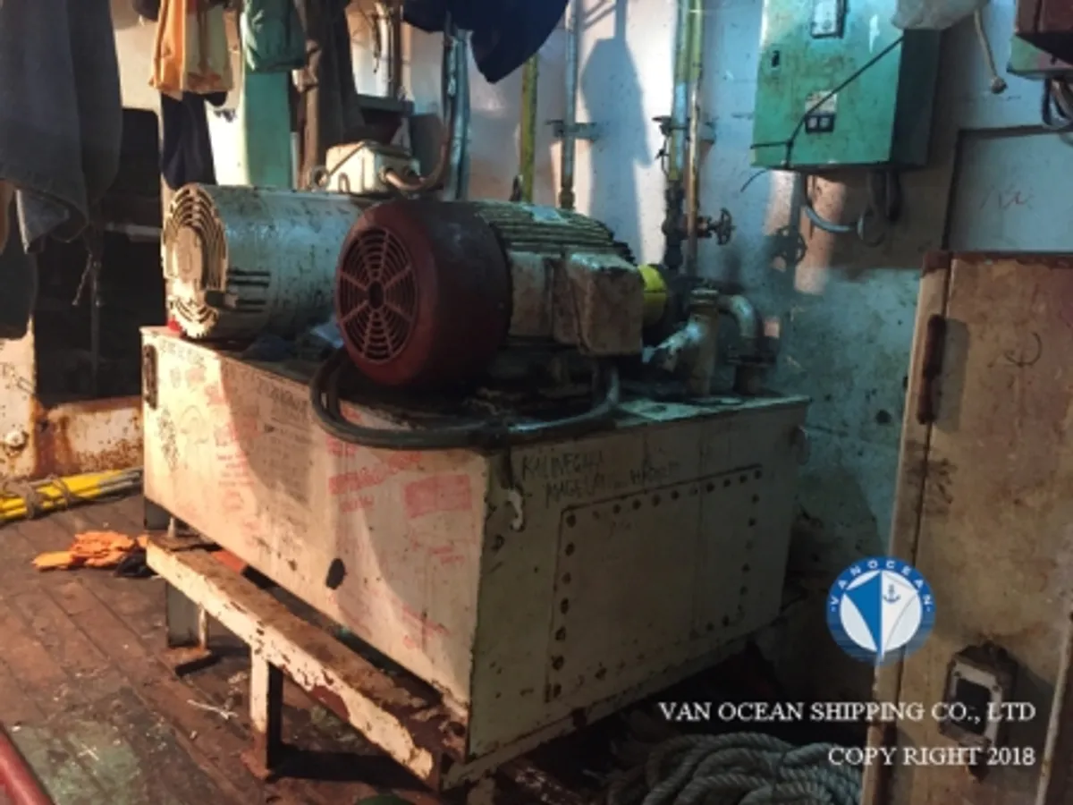 Kapal penangkap cumi-cumi untuk dijual
