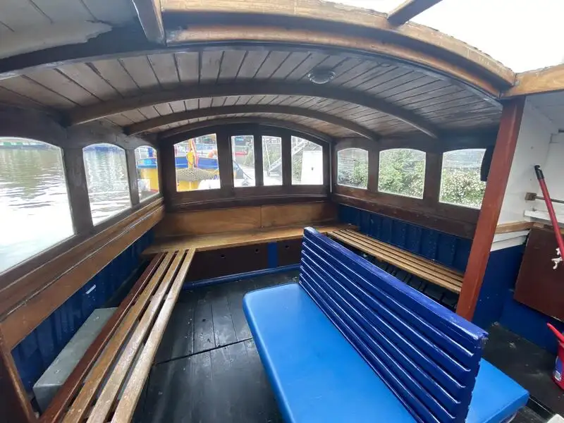 Kapal feri untuk dijual
