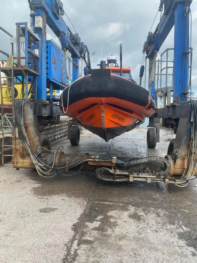Perahu karet kaku untuk dijual