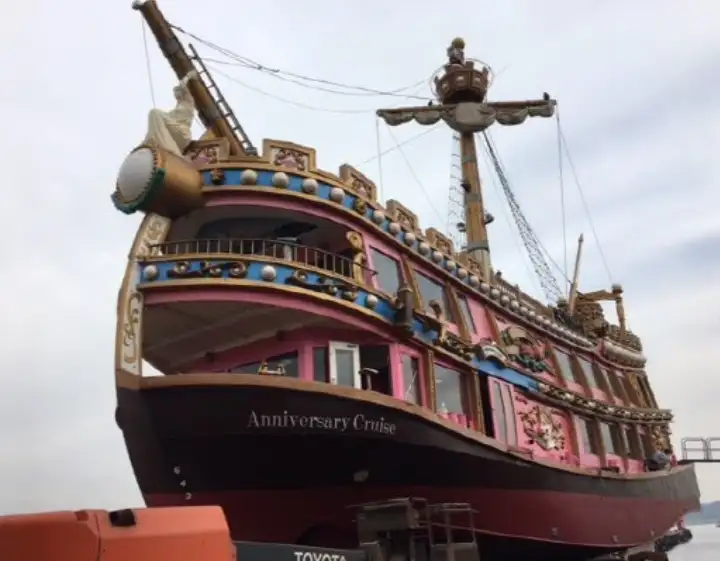 Kapal restoran untuk dijual