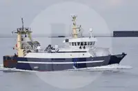Kapal pengangkut ikan hidup untuk dijual