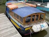 Kapal feri untuk dijual