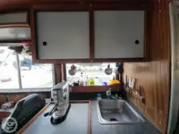 Sekoci penyelamat untuk dijual