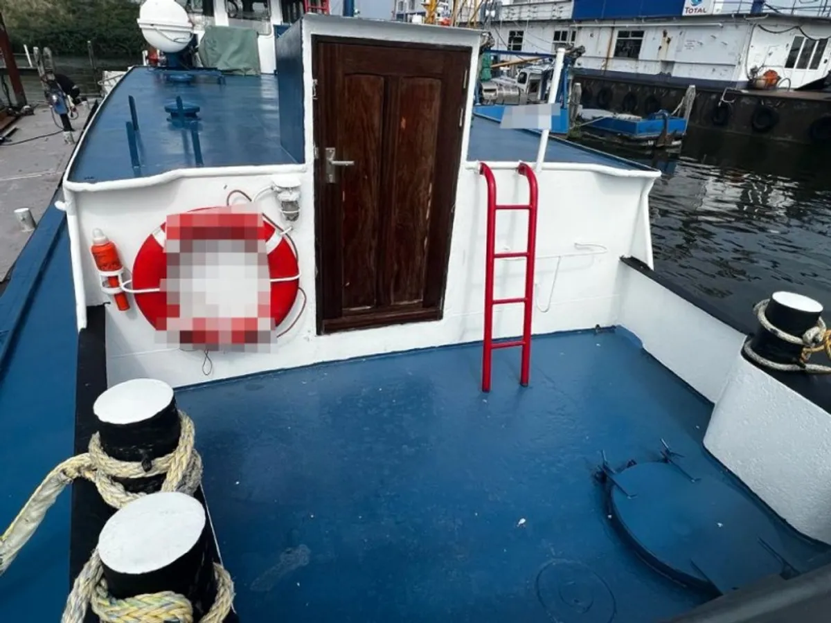 Kapal patroli untuk dijual