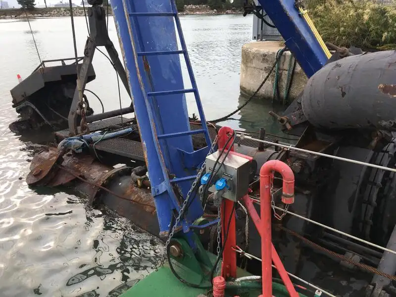 Kapal keruk untuk dijual