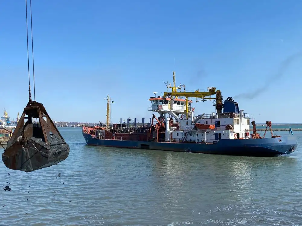 Kapal keruk untuk dijual
