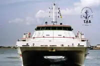 Katamaran untuk dijual