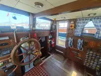 Kapal pemadam kebakaran untuk dijual