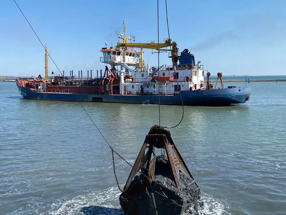Kapal keruk untuk dijual