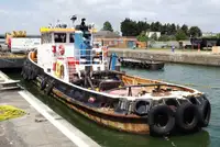 Kapal penarik dijual
