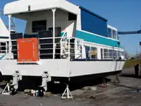 Kapal pesiar untuk dijual