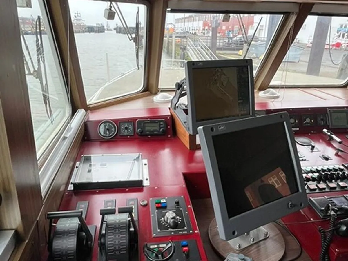 Kapal patroli untuk dijual