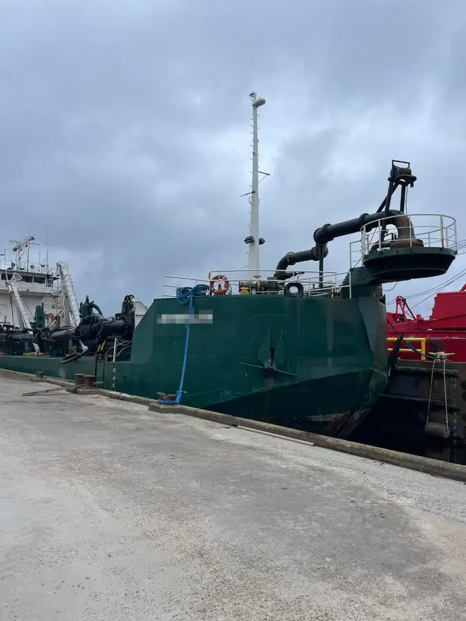 Kapal keruk untuk dijual