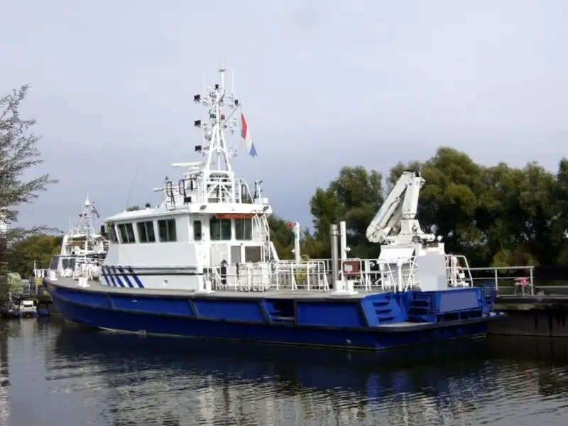 Kapal patroli untuk dijual
