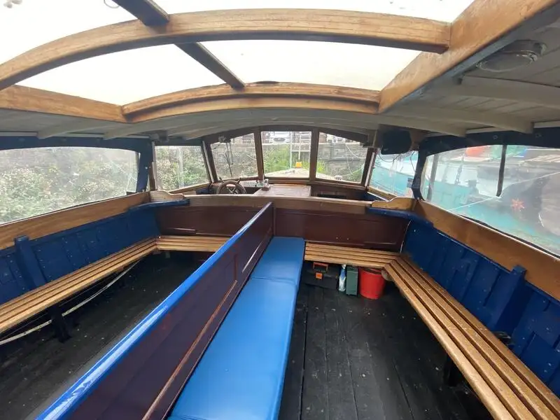 Kapal feri untuk dijual