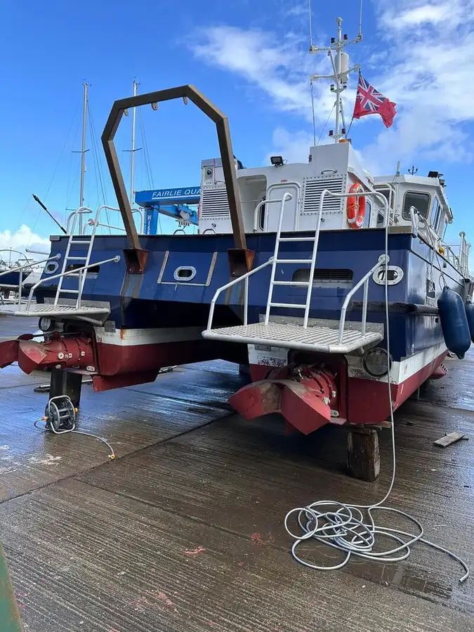 Kapal survei untuk dijual