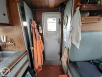 Sekoci penyelamat untuk dijual