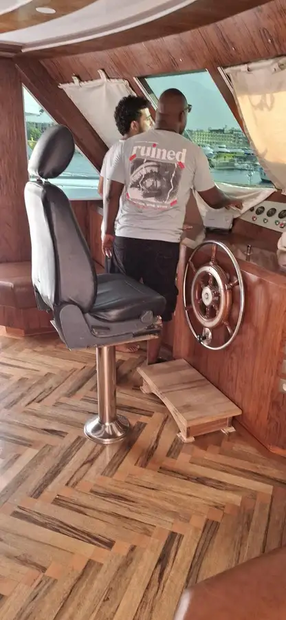 Kapal pesiar untuk dijual