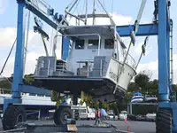 Kapal penelitian untuk dijual