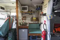 Kapal penyelamat untuk dijual