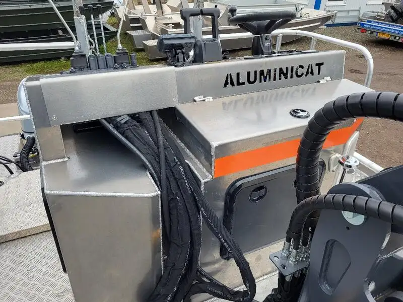 Katamaran untuk dijual