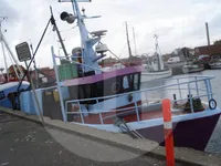Kapal pengangkut ikan hidup untuk dijual