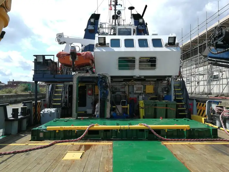 Kapal survei untuk dijual