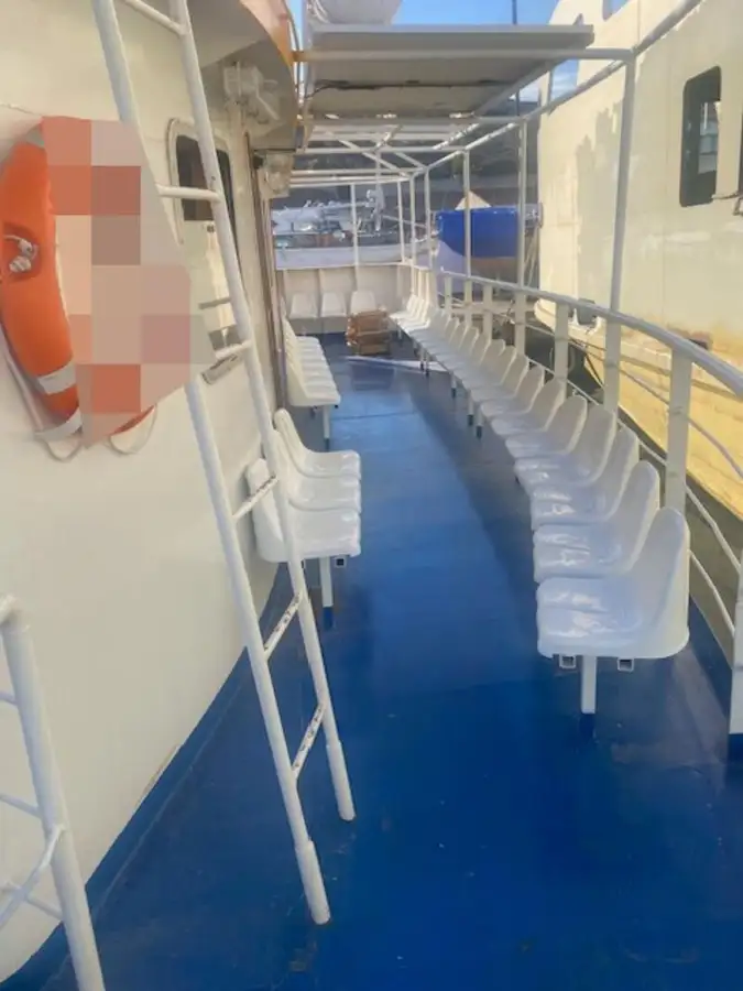 Kapal feri untuk dijual