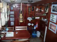Kapal pemadam kebakaran untuk dijual